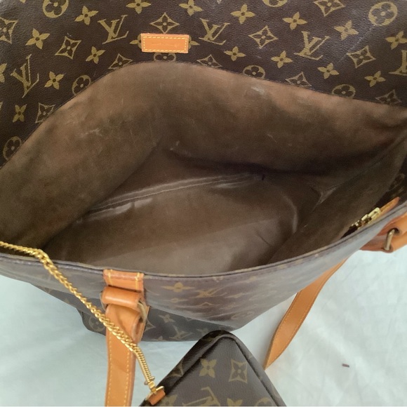 Vintage Louise Vuitton Messenger Tote with wallet. - Picture 5 of 5